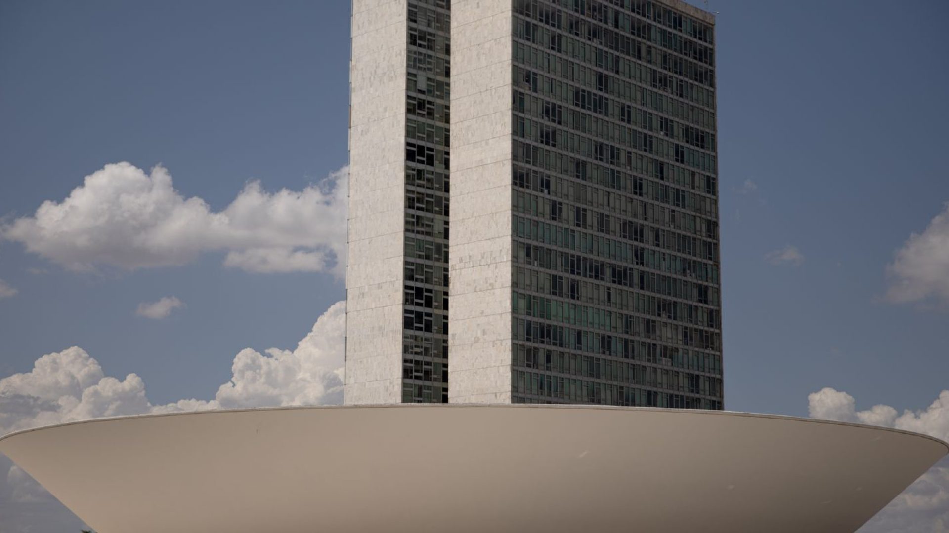 Câmara declara perda de mandato a 7 deputados e dá posse a substitutos